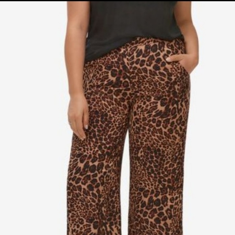 49. NWT Denim 24/7 Invisible Stretch Animal print jeans